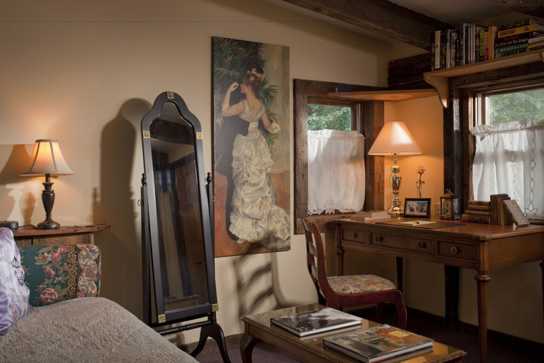 Living area, West Hill House B&B, Washington