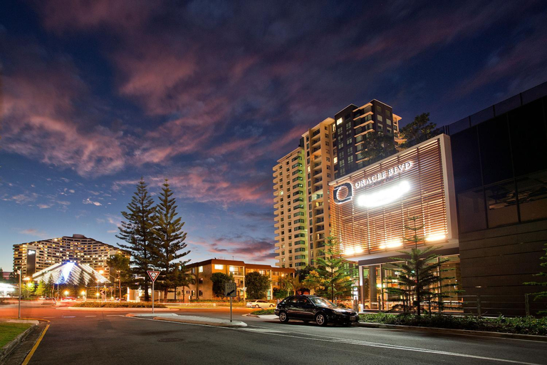 Oracle Resort Broadbeach - 4 Bedroom Sub Penthouse Ocean View Apartment - QSTAY, Gold Coast