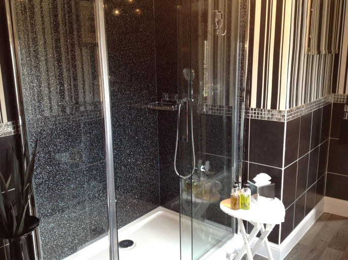 Bathroom 3, Beaconsfield Farm, Somerset