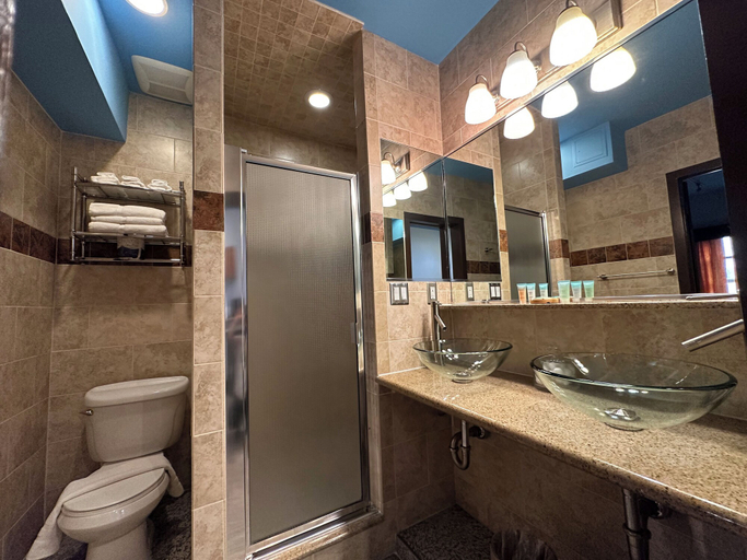 Bathroom 4, Chelsea Pines Inn, New York