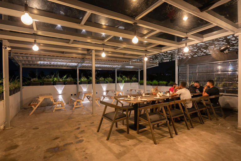 Food & Drinks 2, Gentz Residency & Restaurant, Thimbirigasyaya