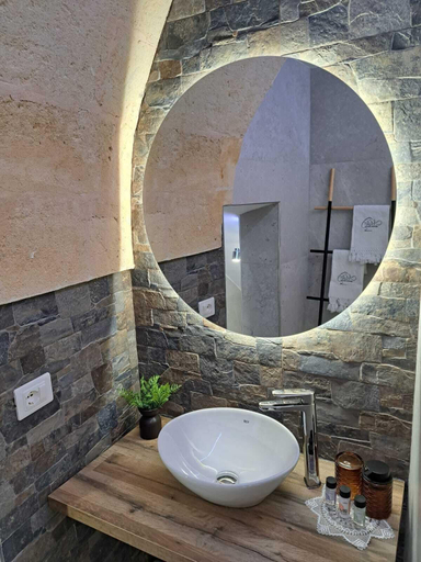Bathroom 4, Mae Apulian Rooms, Taranto