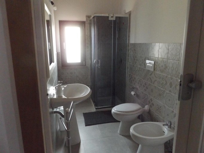 Others 5, Echoes of Pleasure, Sassari