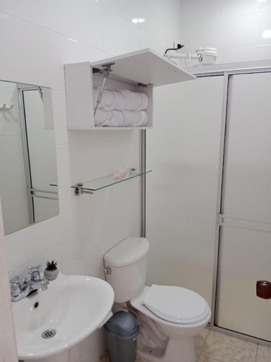 Bathroom 5, Hotel Cafetero Valparaiso, La Vega