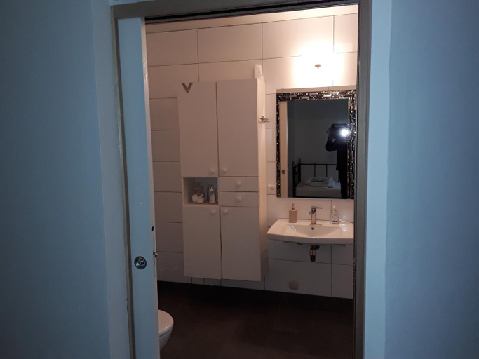 Bathroom 2, Stadswoning Roermond, Roermond