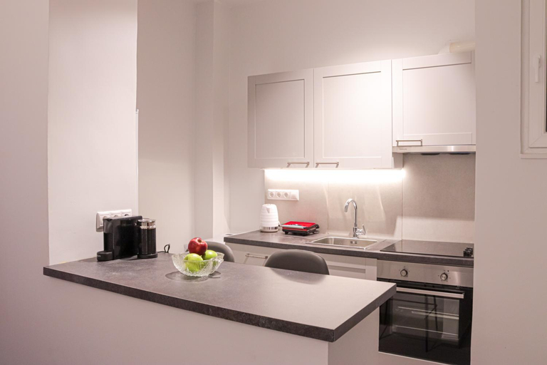 5, Zea Apartments, Attica