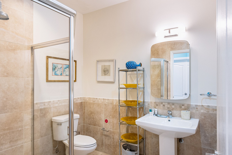 Bathroom 4, Golfcourse Tropical Guest House Private Pool in Tierra del Sol!