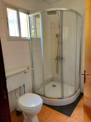 Shower 2, Bougainvillea House, Kombo Saint Mary
