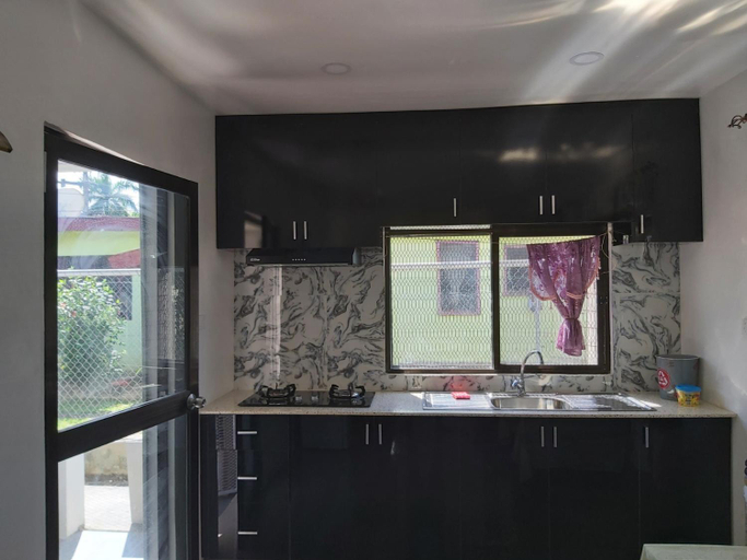 Others 5, SRH APARTMENT- entire 1 bedroom unit with a kitchen & a bathroom - Walking distance to stores & supe, Ba