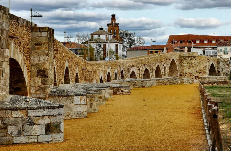 Others 3, DORMERO Albergue San Miguel Hospital de Orbigo, León
