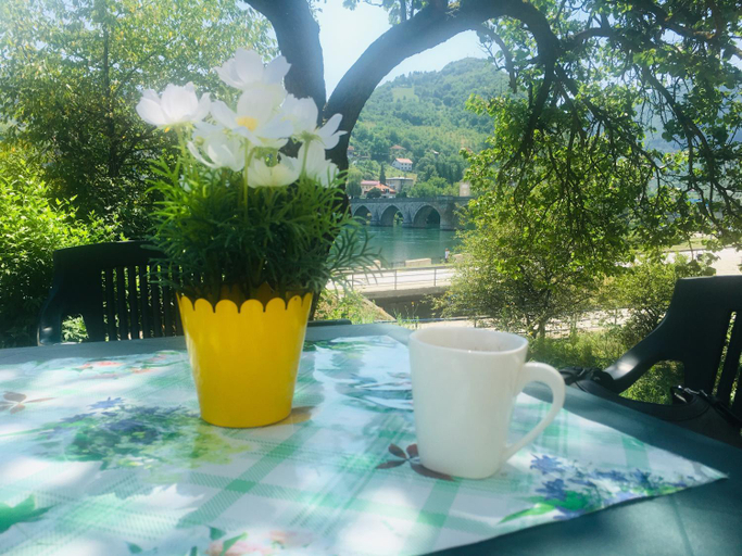 Food & Drinks 2, Ive Andrica 3, Foča