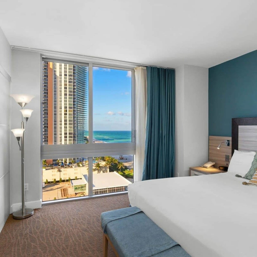 Room 4, Beachfront Resort Pool Ocean View Balcony Gym, Miami-Dade