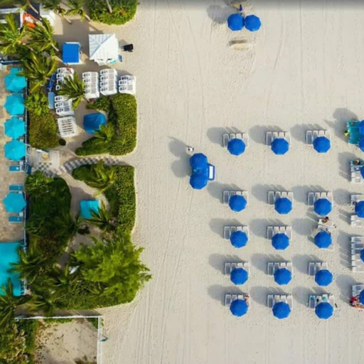 Room 2, Beachfront Resort Pool Ocean View Balcony Gym, Miami-Dade