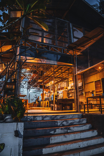Food & Drinks 3, Warehouse Hostel , Ko Phangan