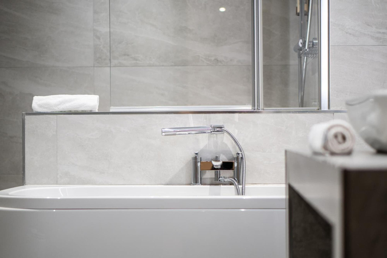 Bathroom 4, Seagoe Hotel, Armagh, Banbridge and Craigavon
