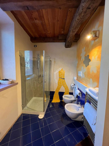 Bathroom 4