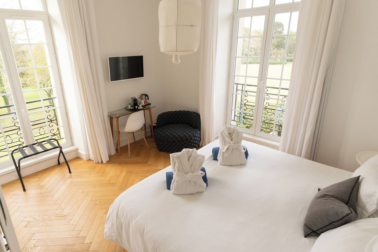 Bedroom 2, Chateau Les Garennes, Finistère
