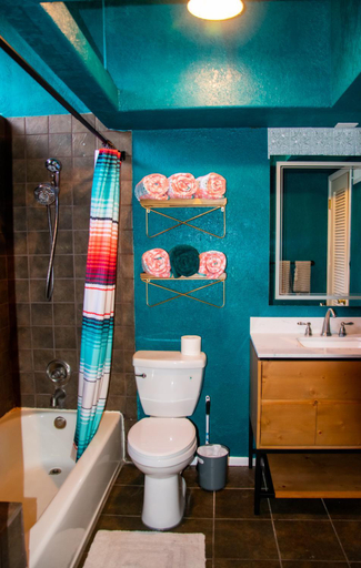 Bathroom 2, The Three Keys duplex, Coconino