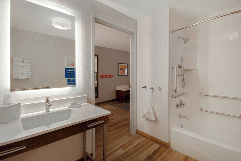 Bathroom 4, Hampton Inn & Suites Dayton - Vandalia, Montgomery