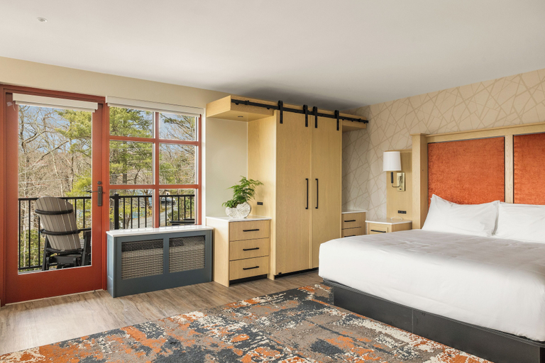 Bedroom 2, The Embers Hotel, Watauga