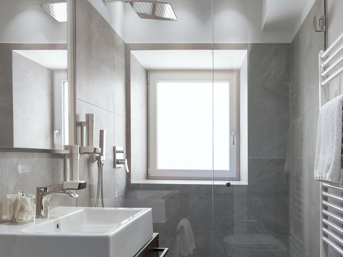 Bathroom 3, Hotel Alpenrose, Bolzano