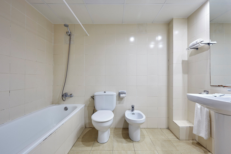 Bathroom 5, Surf Mar Hotel, Girona