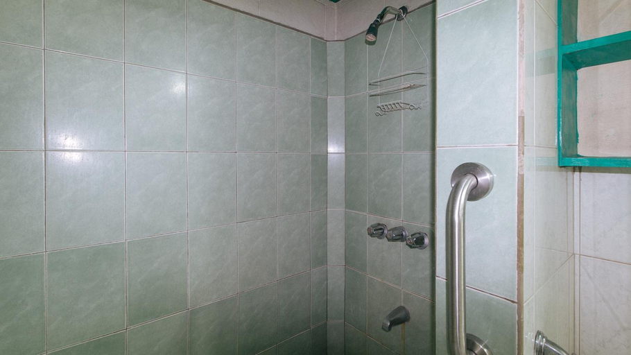 Bathroom 5, Broadway Court Apartelle, Quezon City