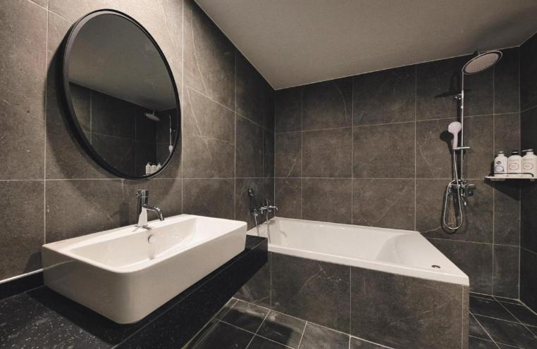 Bathroom 5, Cheonan Arden Hotel, Cheonan