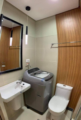 Bathroom 2, Fame Residences T1 Family Suite 1507, Mandaluyong