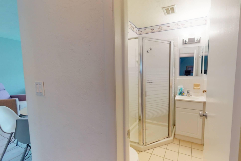 Bathroom 4, Jamaica Royale Beach Waves, Sarasota