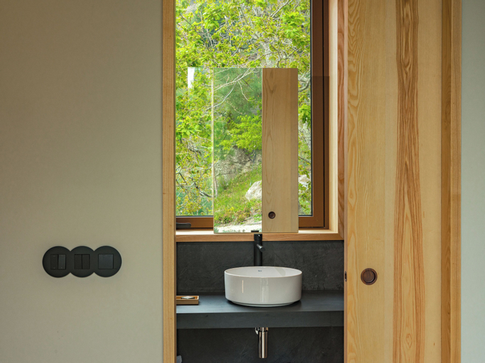 Bathroom 7