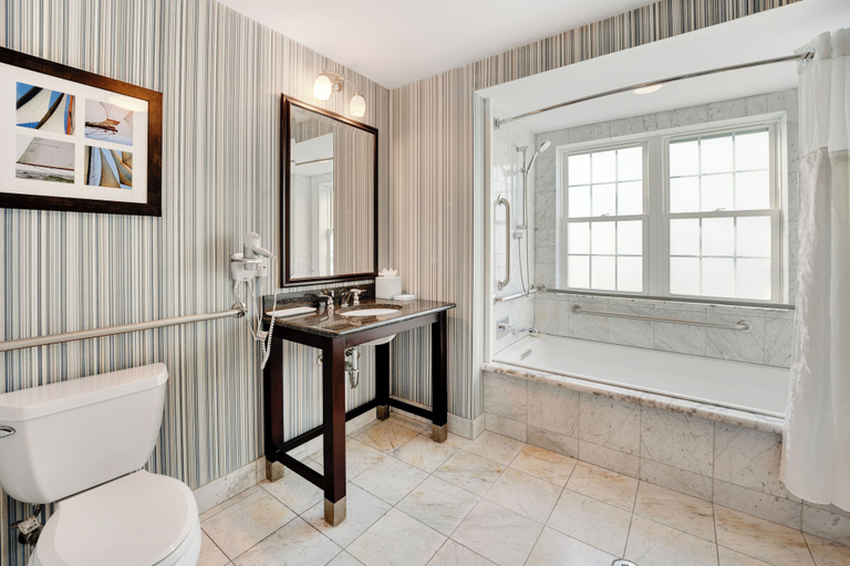 Bathroom 4, Newport Beach Hotel & Suites, Newport