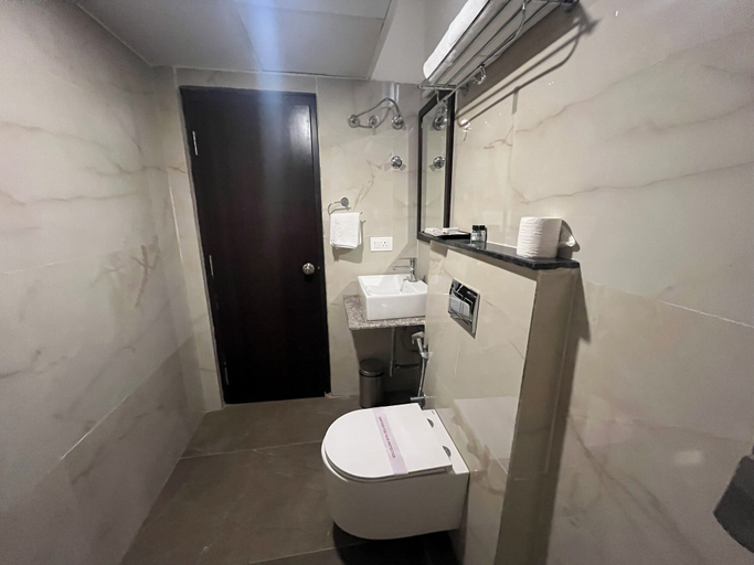 Bathroom 4, Hotel Landridge - Hitech City Hyderabad, Hyderabad
