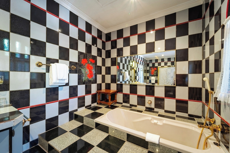 Bathroom 5, The Victorian Manor, Hwange