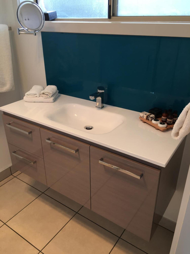 Bathroom 4, Island Breeze Motel, King Island
