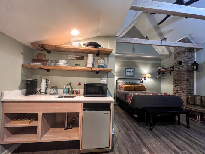 Others 5, Sea Glass Inn, Clatsop