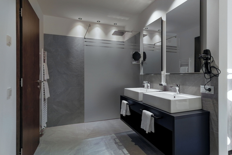 Bathroom 3, Hotel Alpenrose, Bolzano