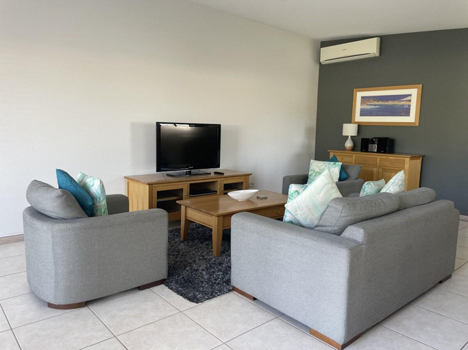 Others 2, Tropical Apartment with Pool Area, Noosa - Noosa-Noosaville