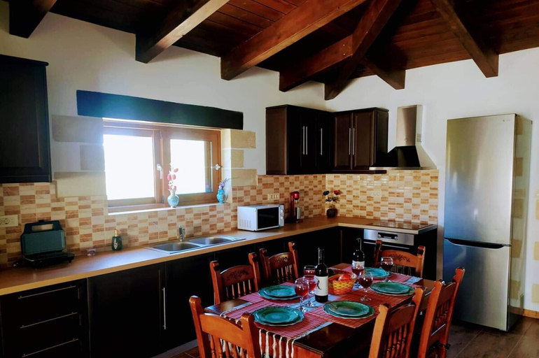 Others 5, Traditional Villa in Pemonia, Crete