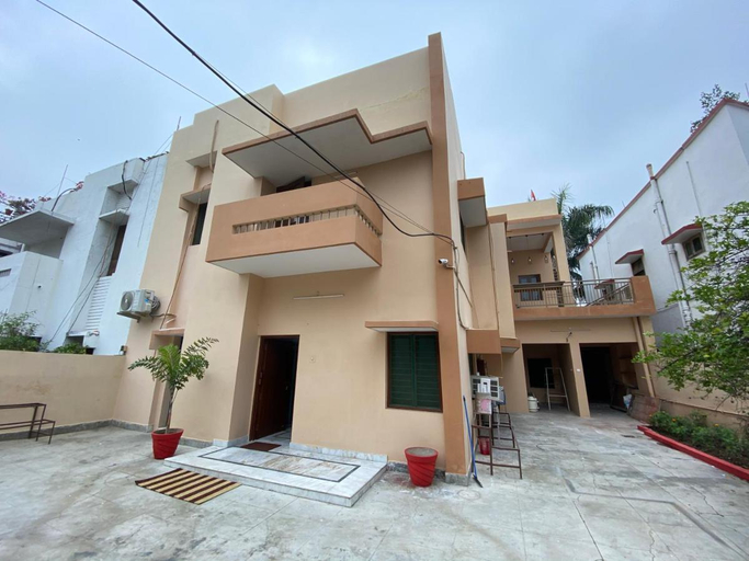 Others 3, Backpackers Den, Lucknow