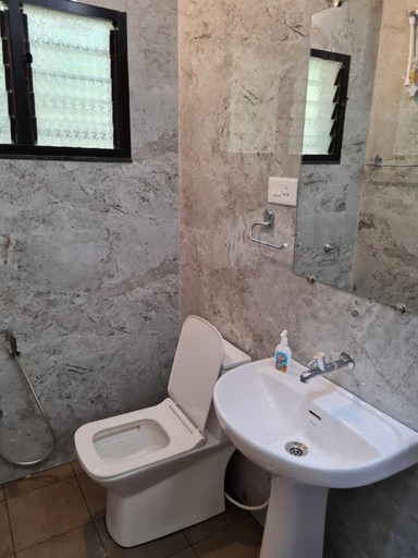Bathroom 4, Captain's Camp, Uttara Kannada