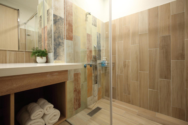 Bathroom 4, Hai Sheng Wei B&B, Hualien