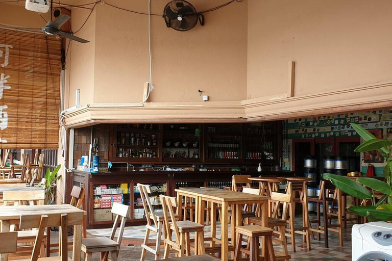 Food & Drinks, Lovely Waterfront Riverbank Suite with Pool, Kuching