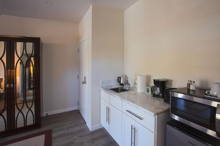 Others 2, Spacious Studio with Incredible Balboa Park View, San Diego