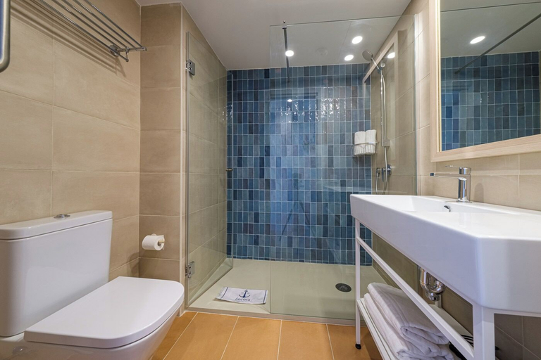 Bathroom, Ancora Salou Apartamentos, Tarragona