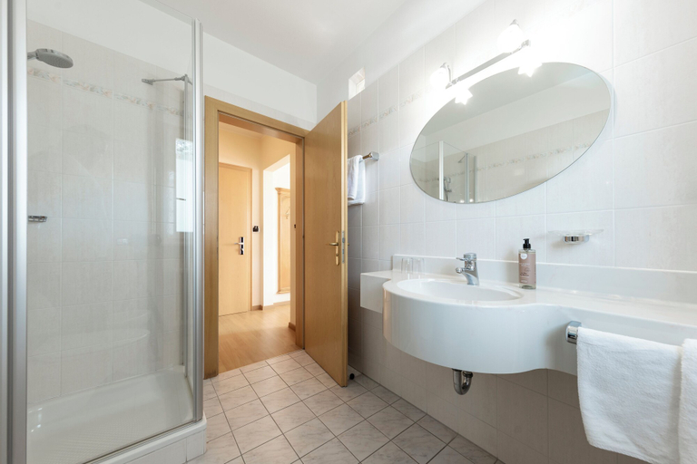 Bathroom 5, Weingarten Terlan - Rooms & Breakfast, Bolzano