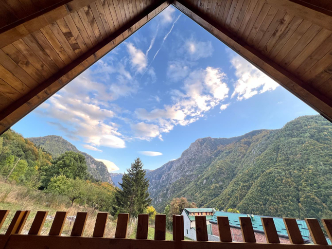Others 5, Villa Dardania, Peć
