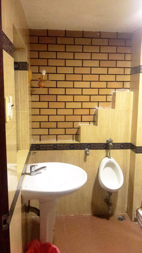 Bathroom 5, Nhat Van 1, District 10
