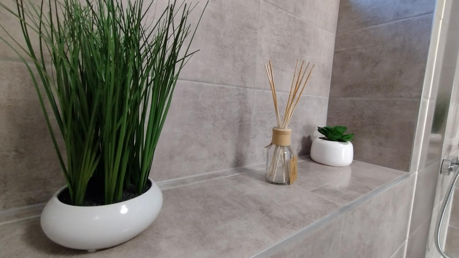 Bathroom 4, FRIENDS Studios - Central Station - Self check-in, Brasov