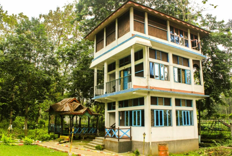Exterior & Views